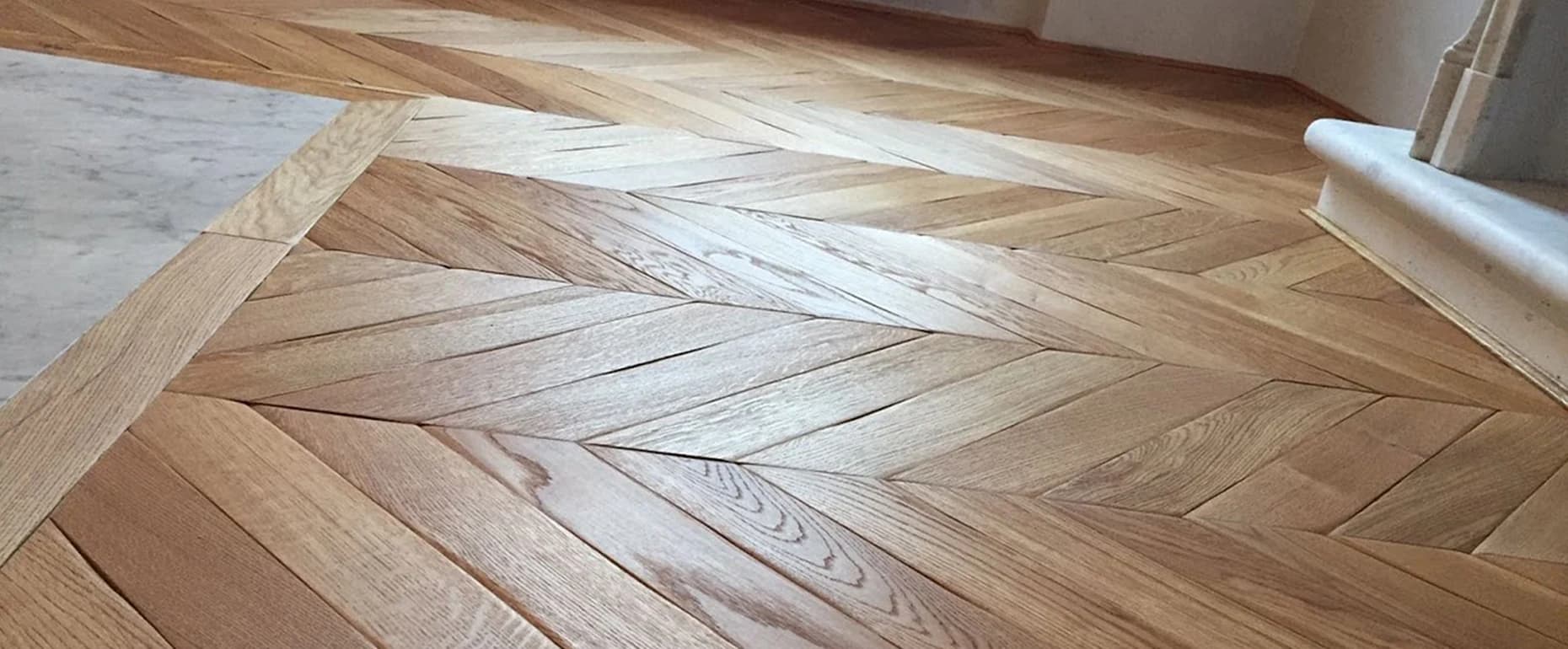 Detalj godova i spoja Drvoproizvod višeslojnog chevron poda